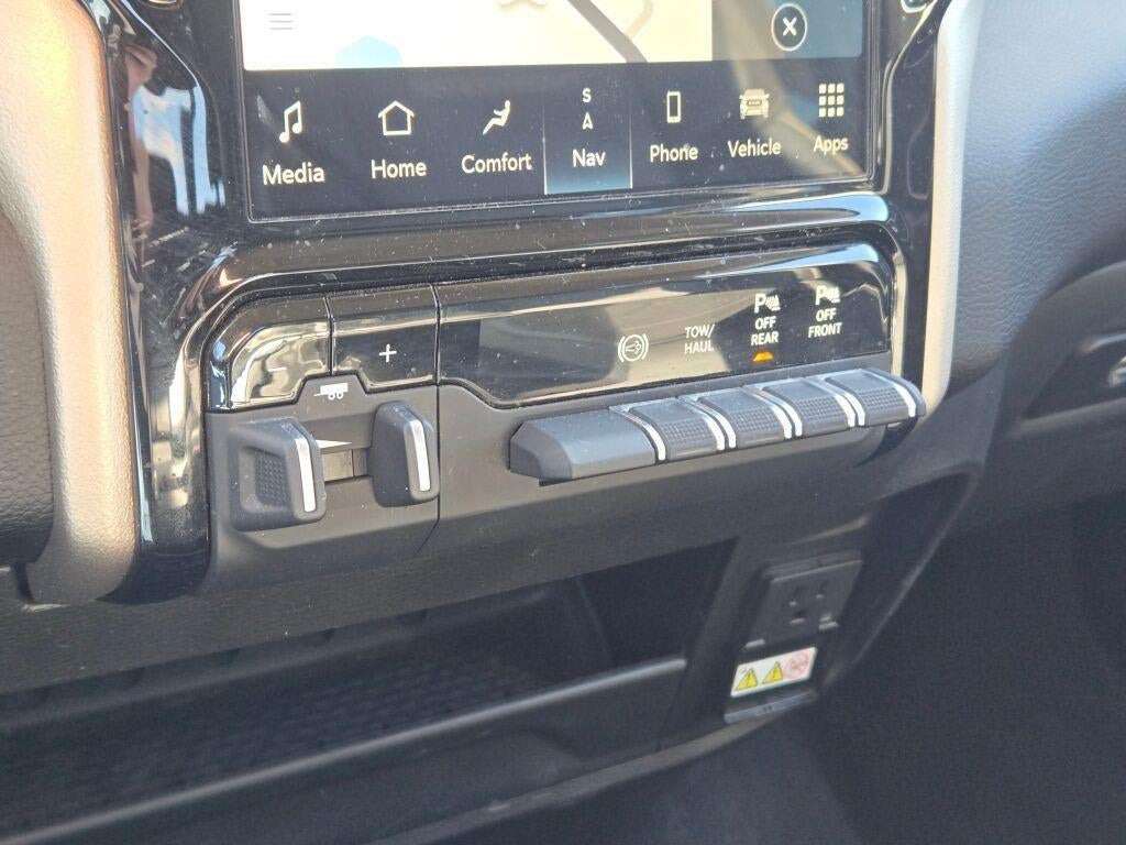 2024 RAM 2500 Laramie Crew Cab 4x4 6'4' Box