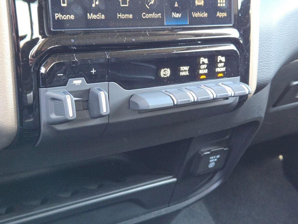 2024 RAM 2500 Laramie Crew Cab 4x4 6'4' Box