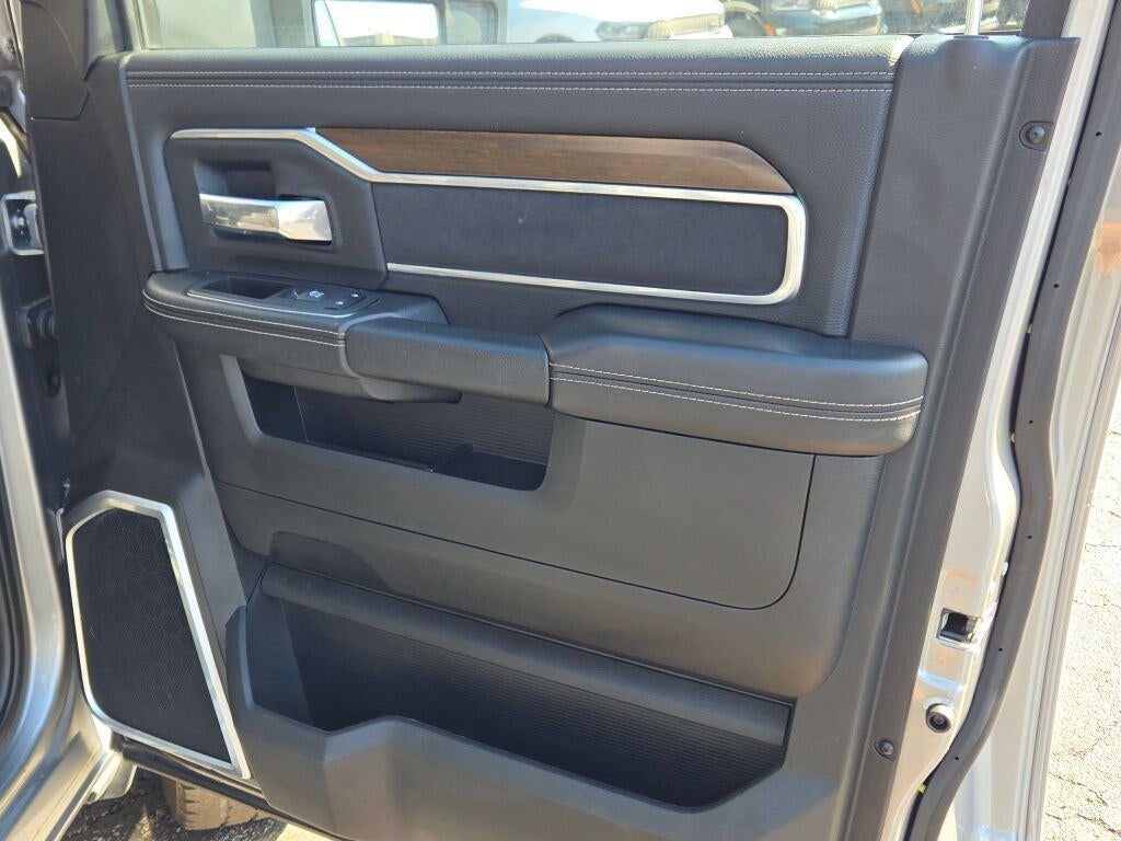 2024 RAM 2500 Laramie Crew Cab 4x4 6'4' Box