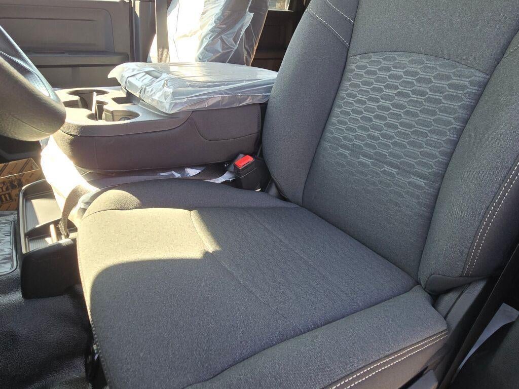 2026 RAM Ram 5500 Chassis Cab RAM 5500 TRADESMAN CHASSIS CREW CAB 4X4 84' CA