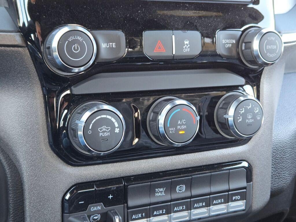 2026 RAM Ram 5500 Chassis Cab RAM 5500 TRADESMAN CHASSIS CREW CAB 4X4 84' CA