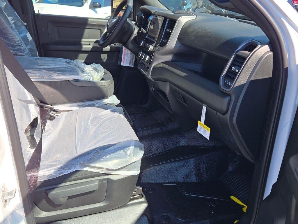 2026 RAM Ram 5500 Chassis Cab RAM 5500 TRADESMAN CHASSIS CREW CAB 4X4 84' CA