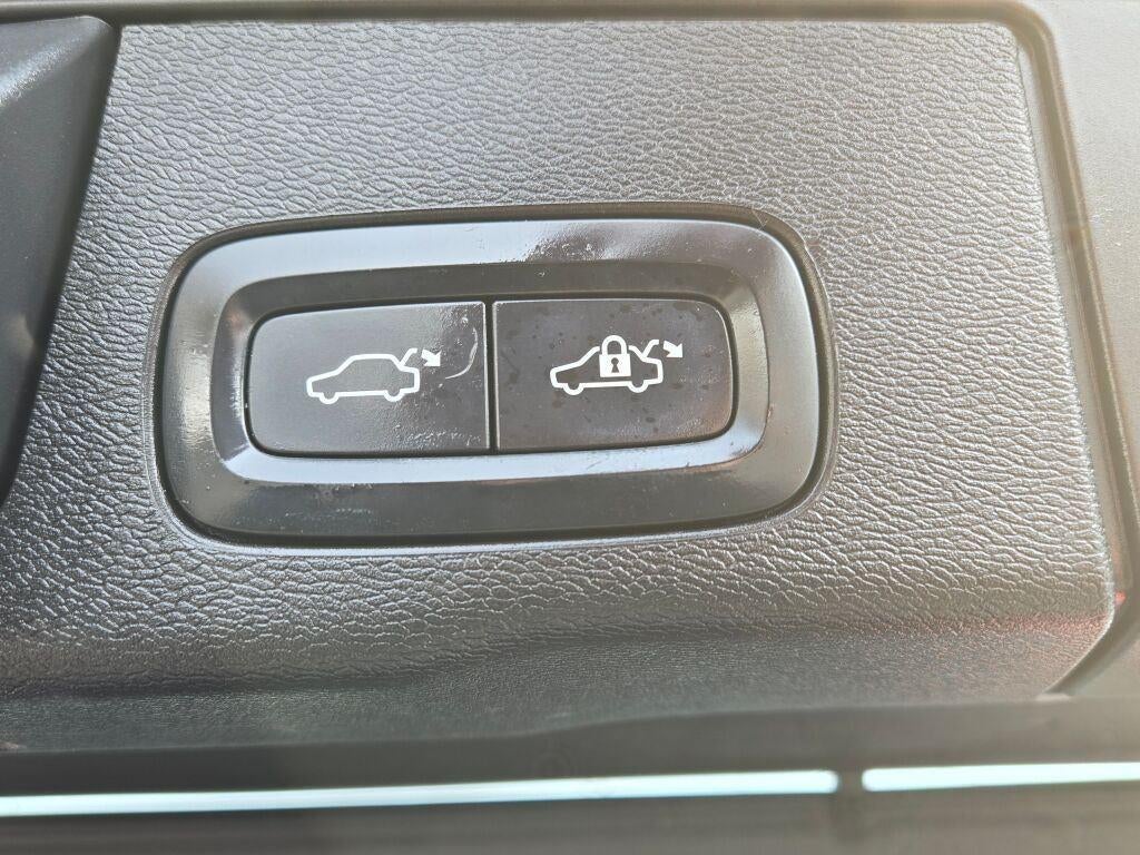 2020 Volvo XC60 T5 R-Design